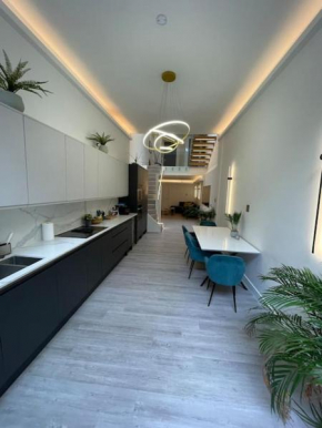 Pinnacle House